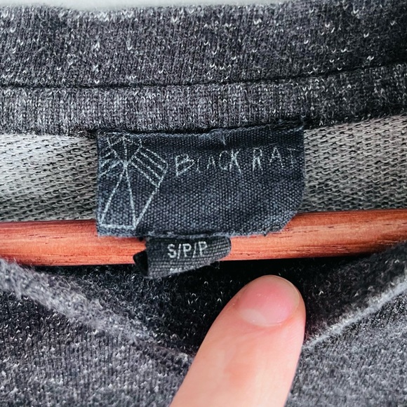 2 sweaters both small - Picture 4 of 7